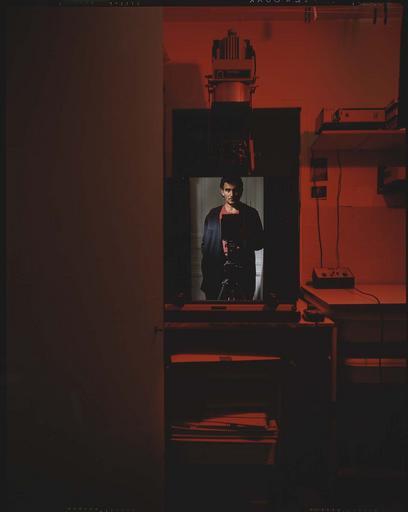 Daniel Boudinet, Autoportrait à l'agrandisseur, 1986