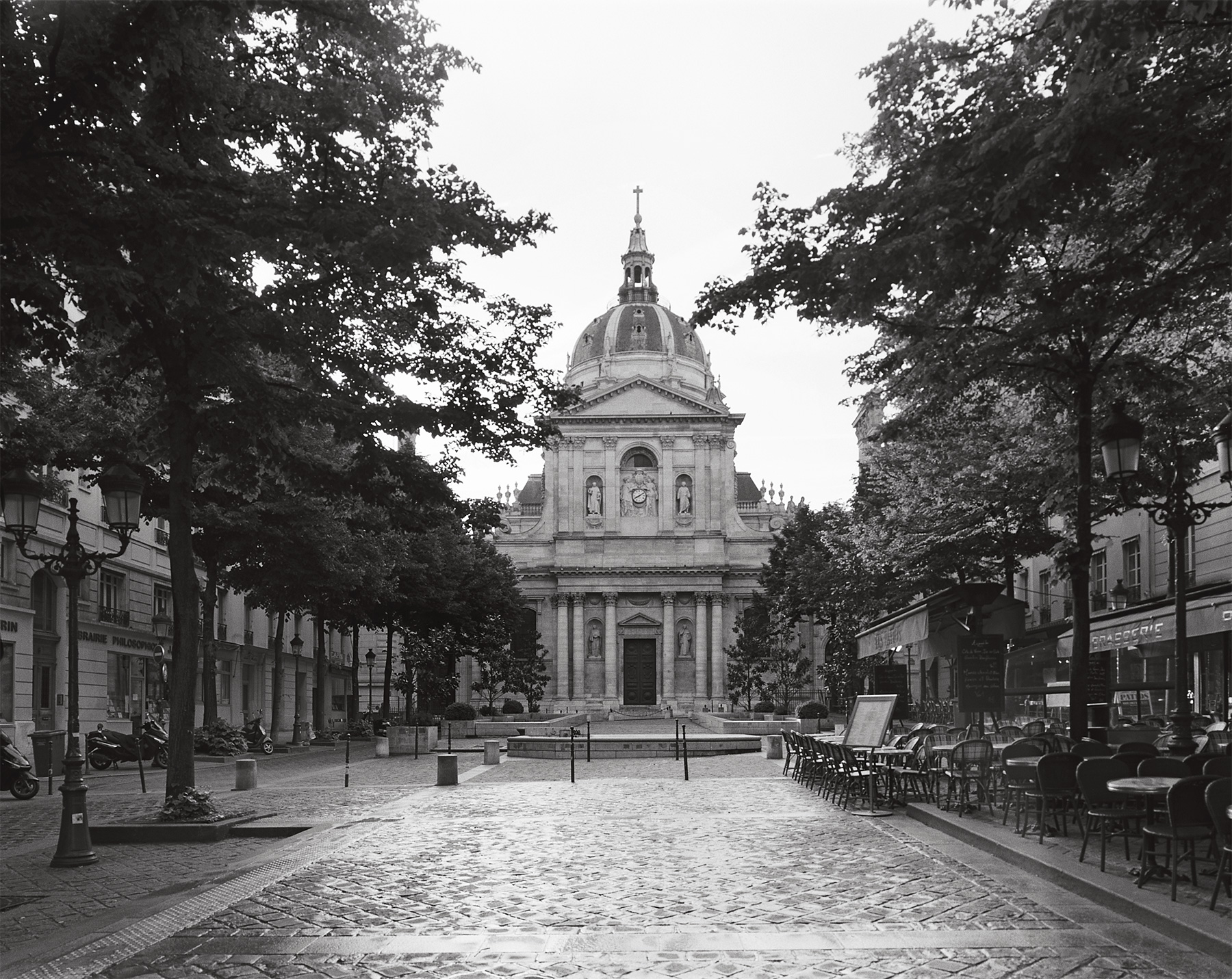 Églises de Paris, archéologie du divin dans le paysage urbain