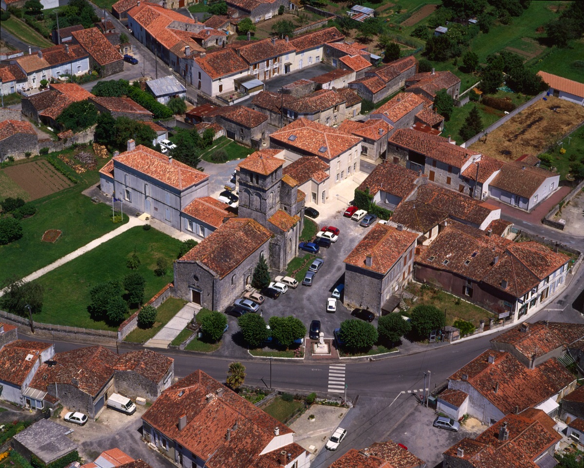 Les églises de Charente-Maritime vues d'avion