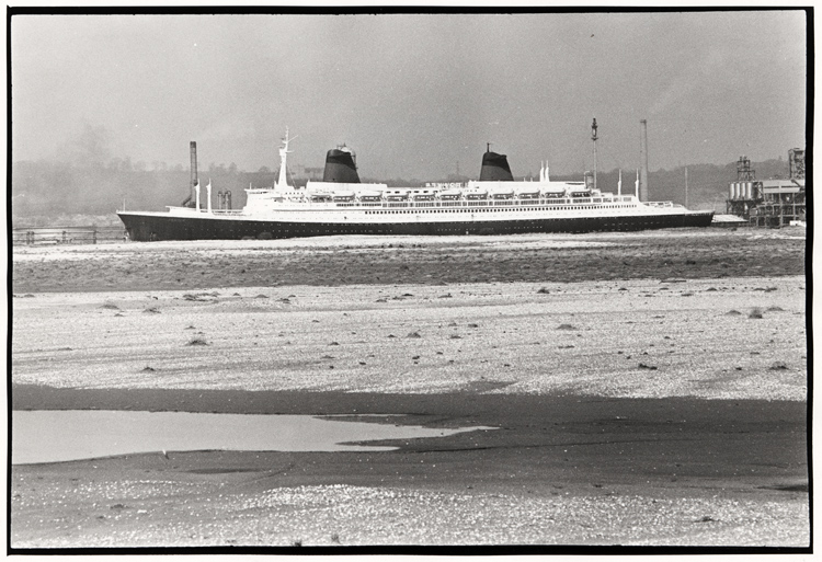Michelle Delluc, Port autonome du Havre ; le paquebot France à quai, 1977