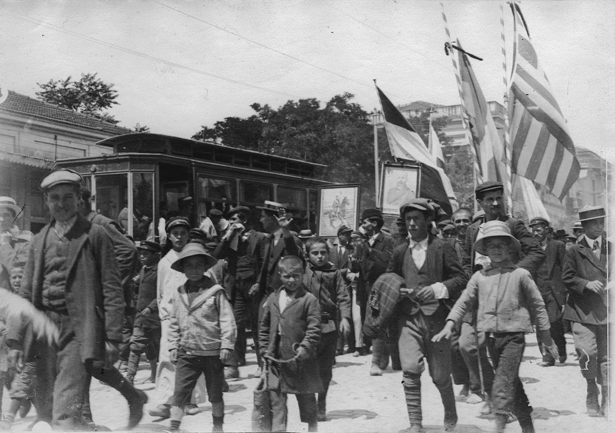 Opérateur K, Manifestation pour protester contre l'entrée des Bulgares en Grèce, 1916