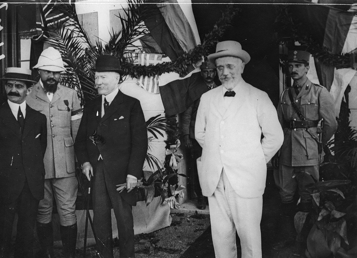 Opérateur K, Voyage du général Sarrail à Athènes (4 juillet 1917). Messieurs Jonnart et Venizélos attendant le général