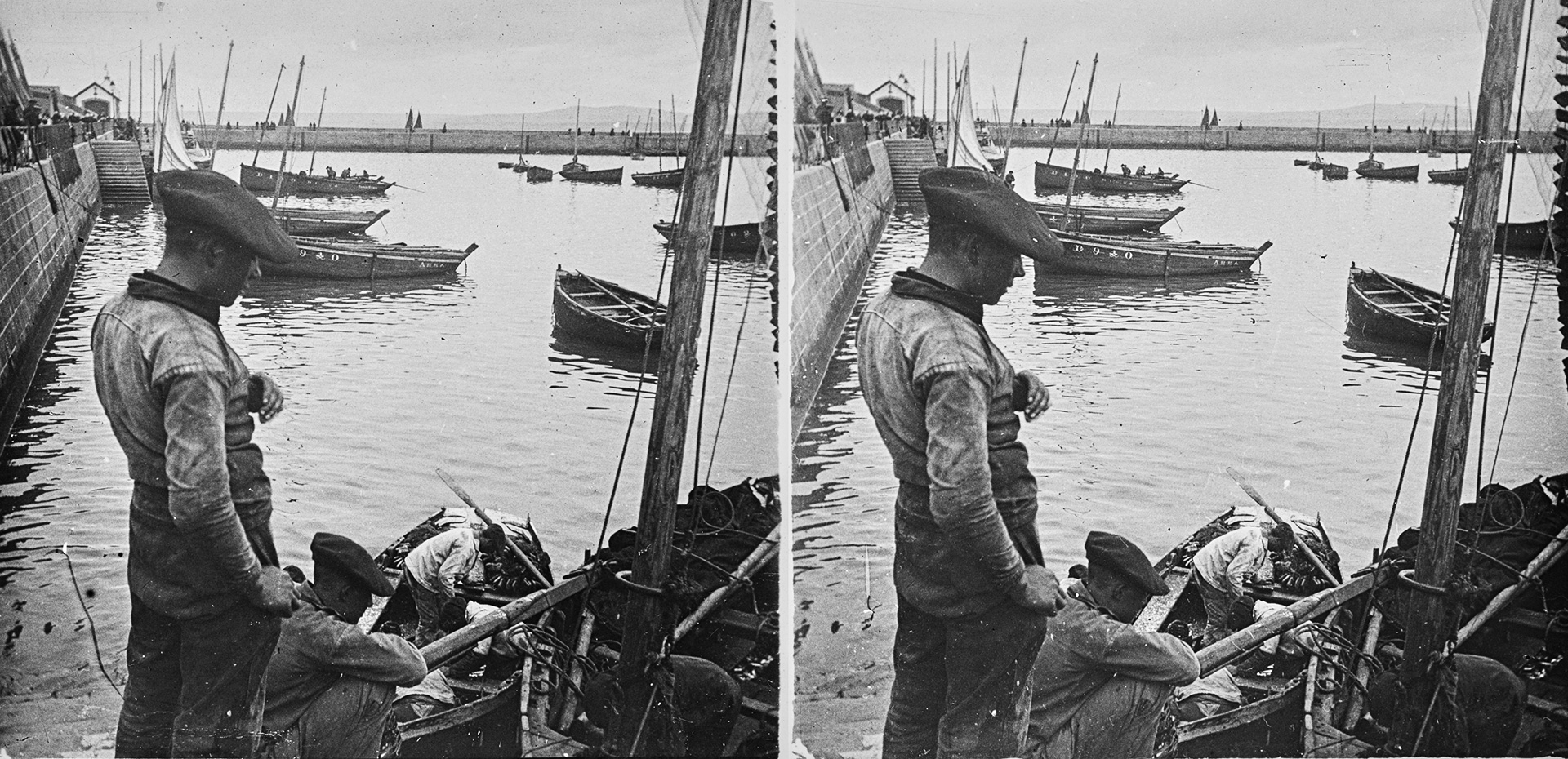 Jules Benoit-Lévy, Port : pêcheurs à l'ouvrage, Douarnenez, Finistère, 1905