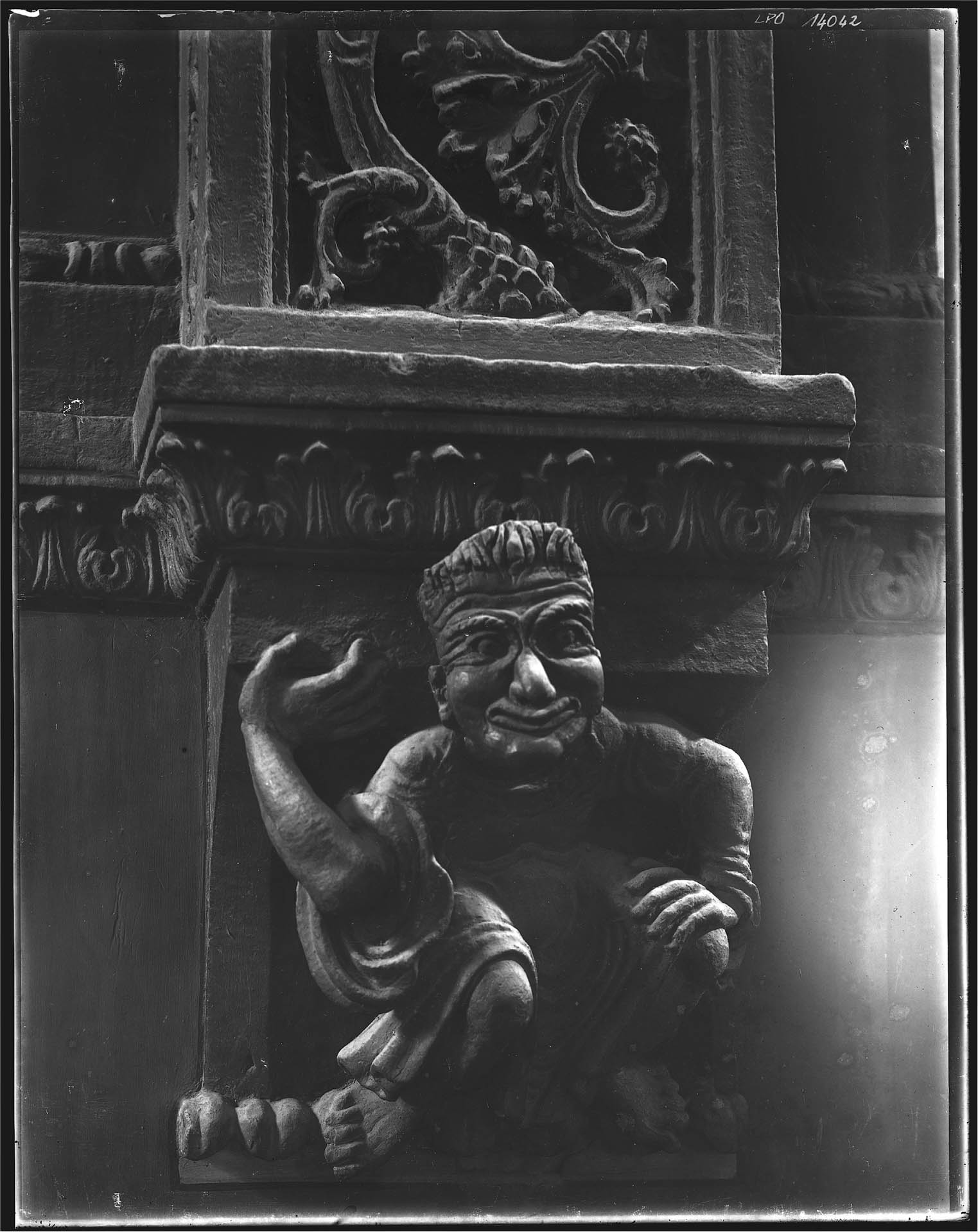 Eugène Lefèvre-Pontalis (1862-1923), détail d’une console sculptée, Église Saint-Hilaire, Semur-en-Brionnais (Saône-et-Loire)