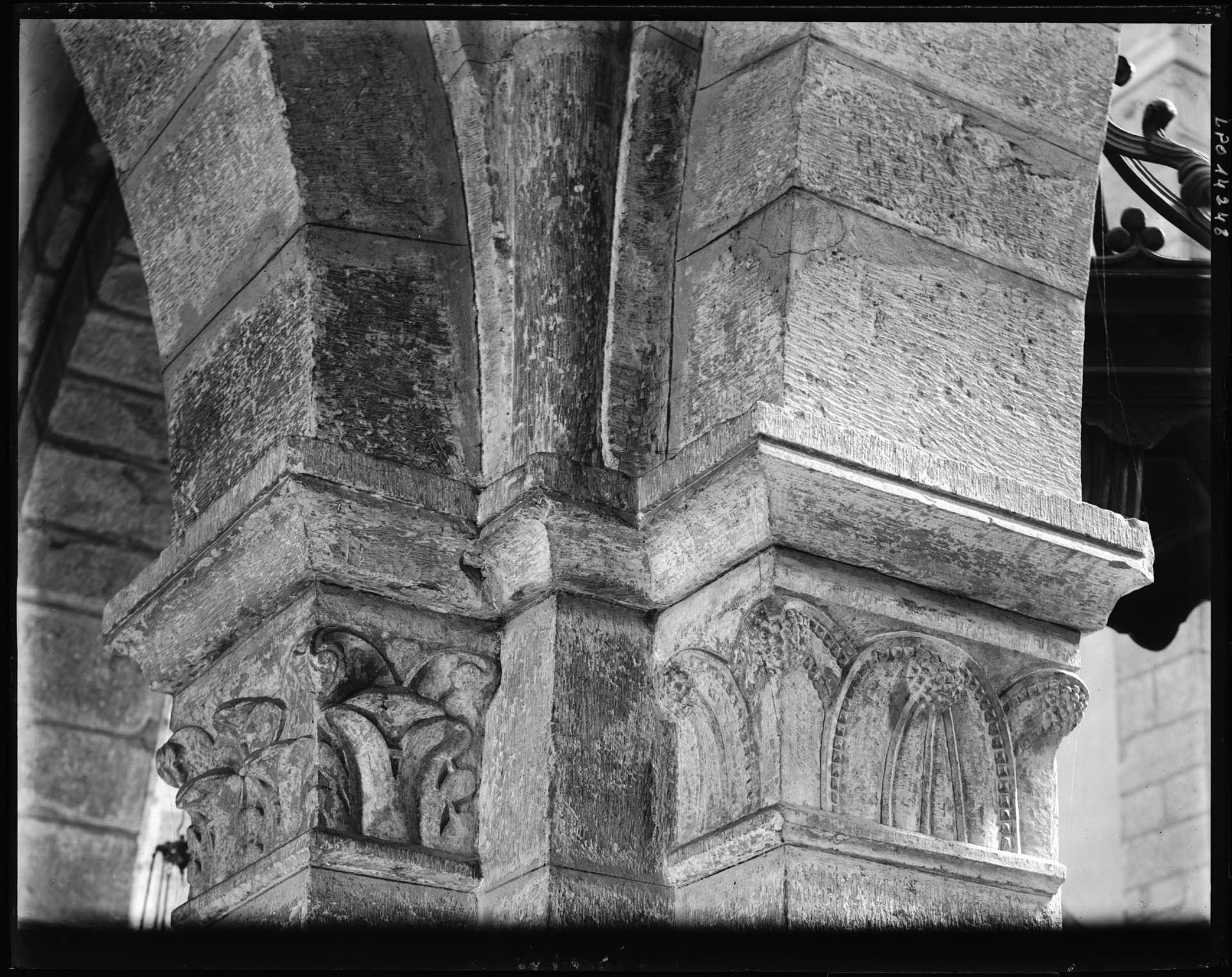 Eugène Lefèvre-Pontalis (1862-1923), Chapiteaux