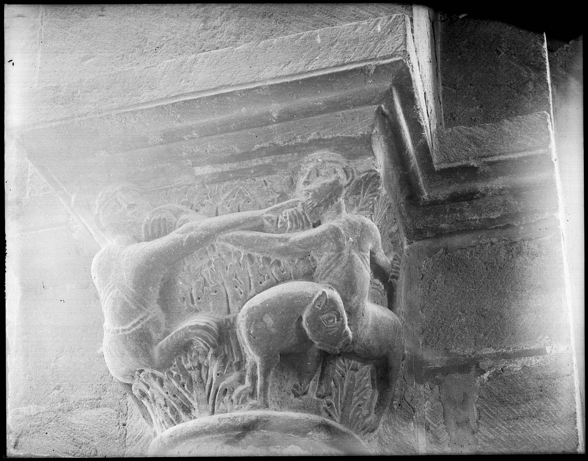 Eugène Lefèvre-Pontalis (1862-1923), Chapiteau