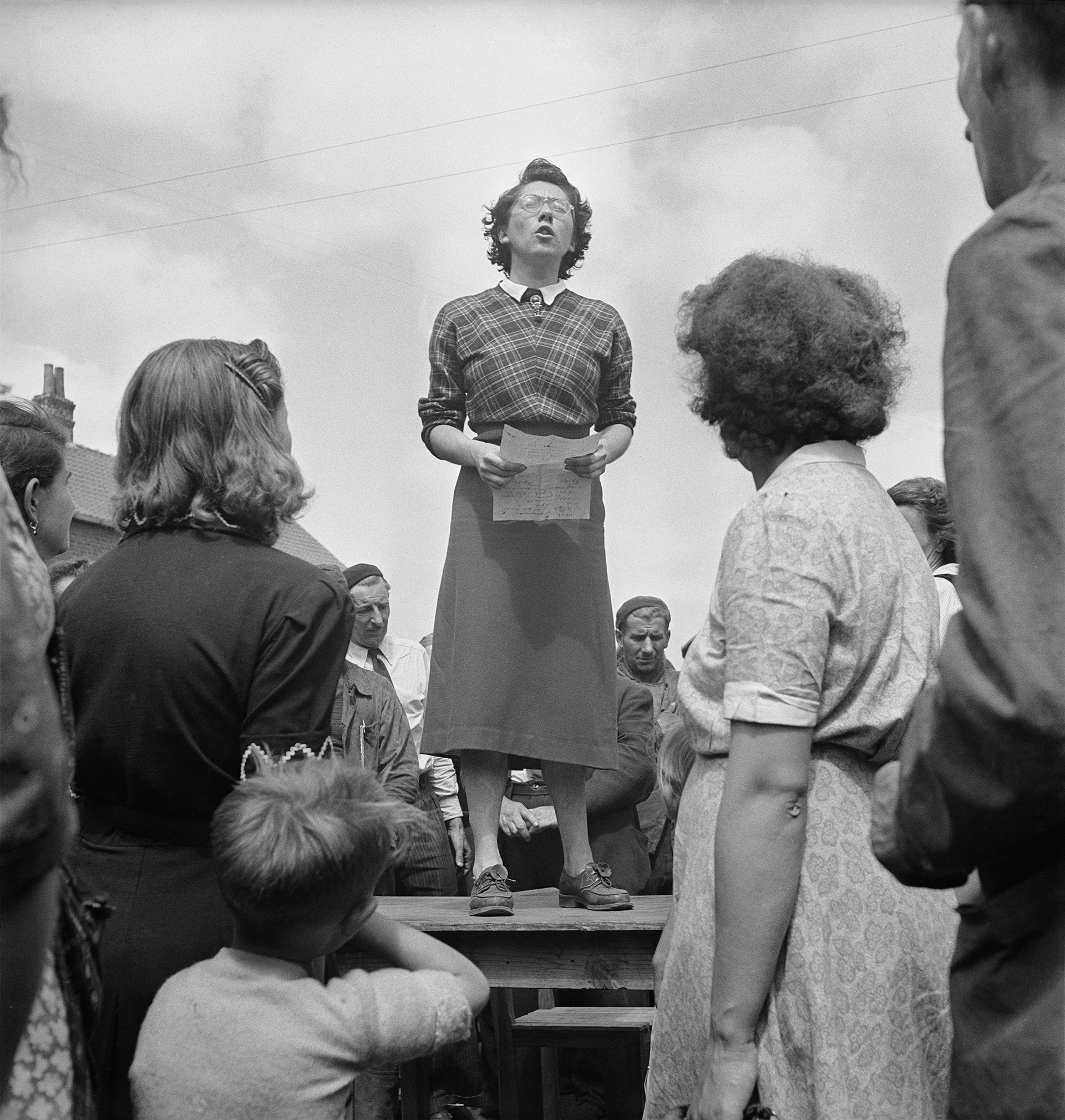 Émile Muller, Mines et mineurs : femme prenant la parole lors d’une manifestions, France [sd].