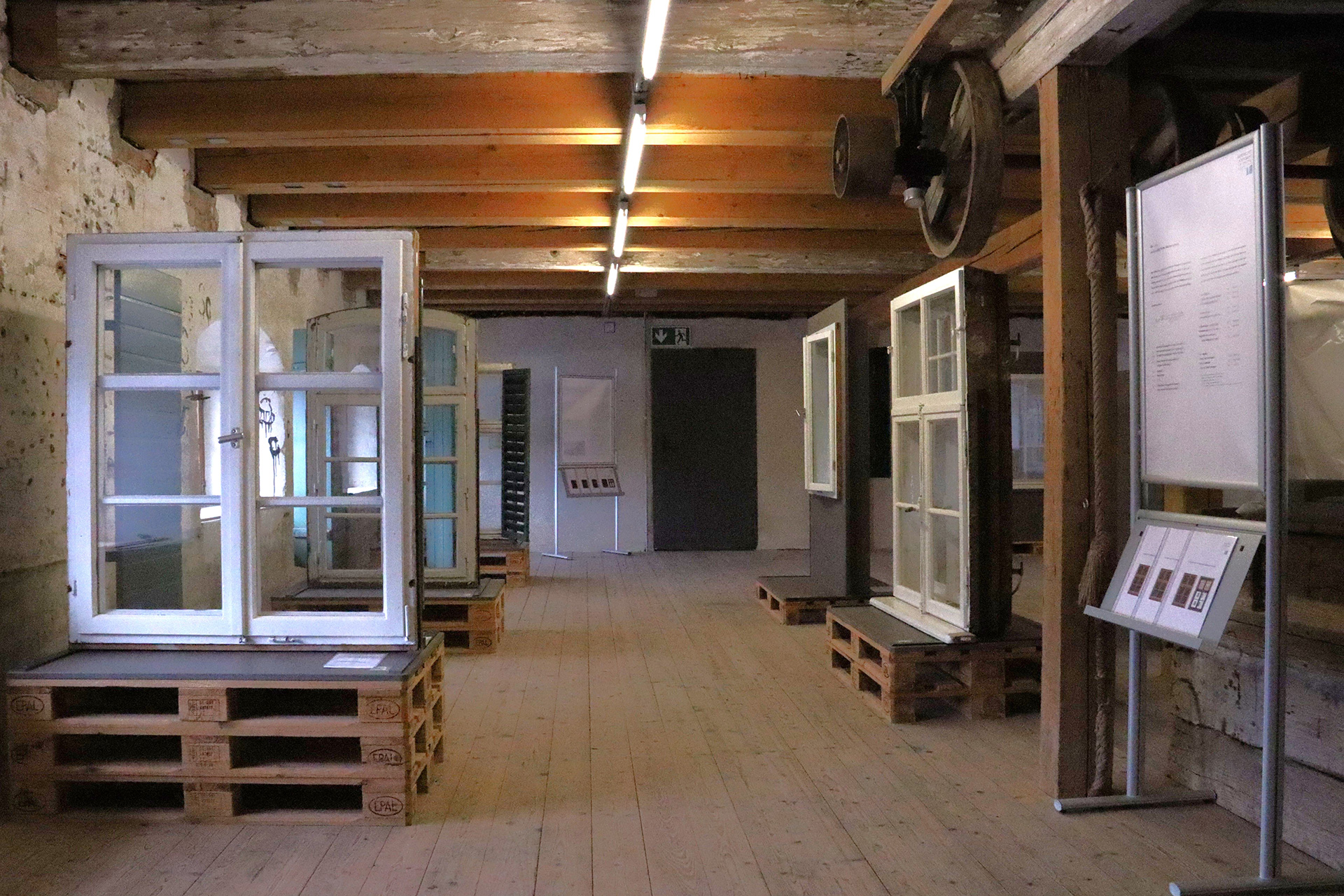 window exhibition, Thierhaupten Materialbibliothek