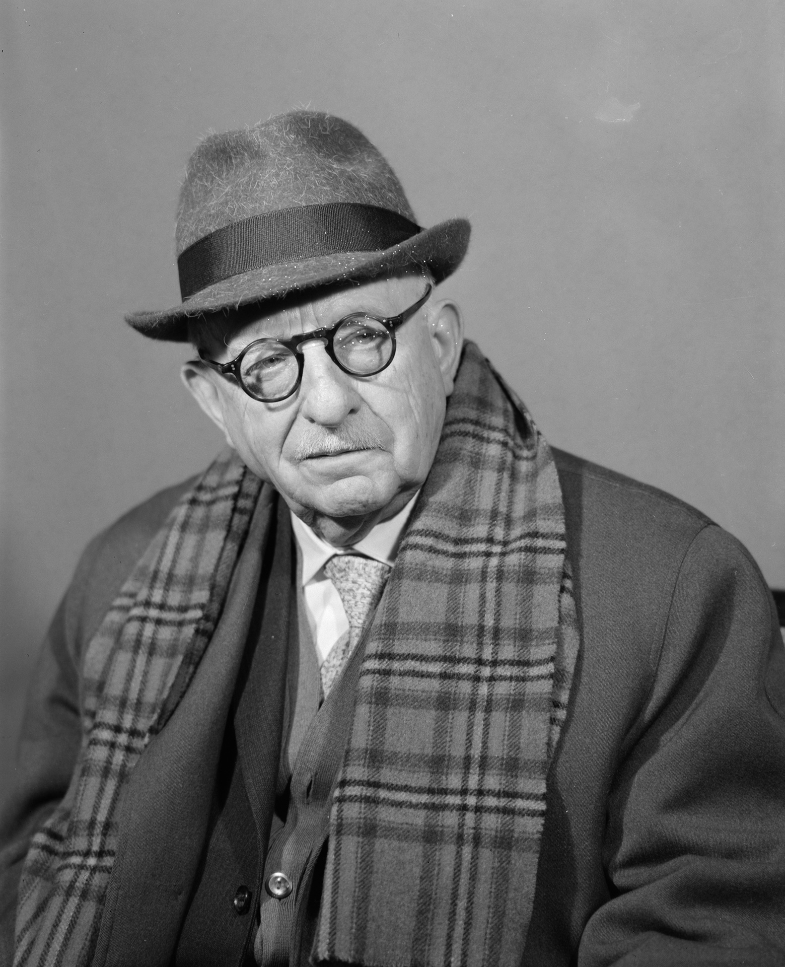 Portrait en buste de Georges Estève, France