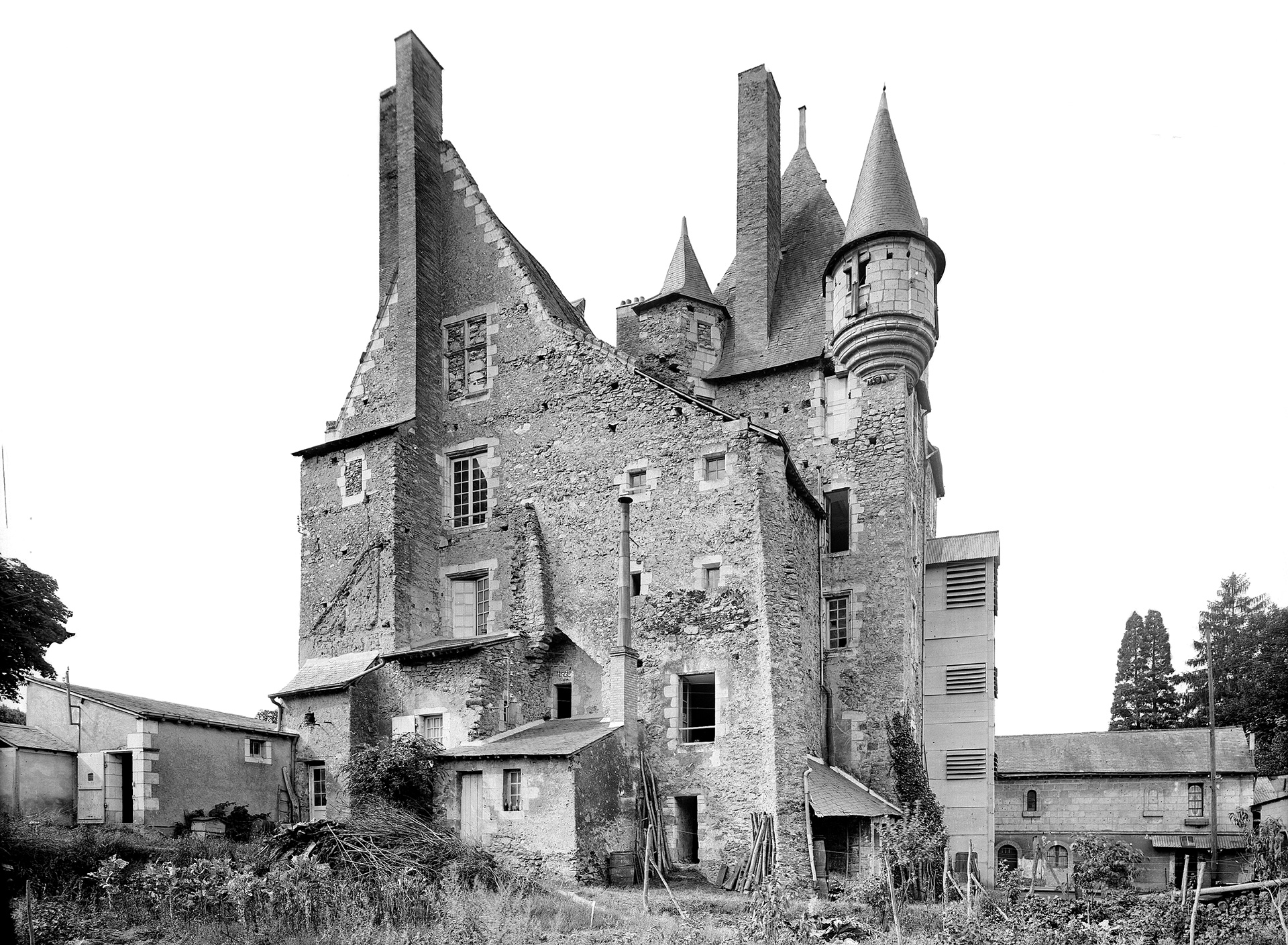 Georges Estève, Vue d'ensemble, côté jardin du Château de Baugé, Baugé, (Maine-et-Loire), avant 1932