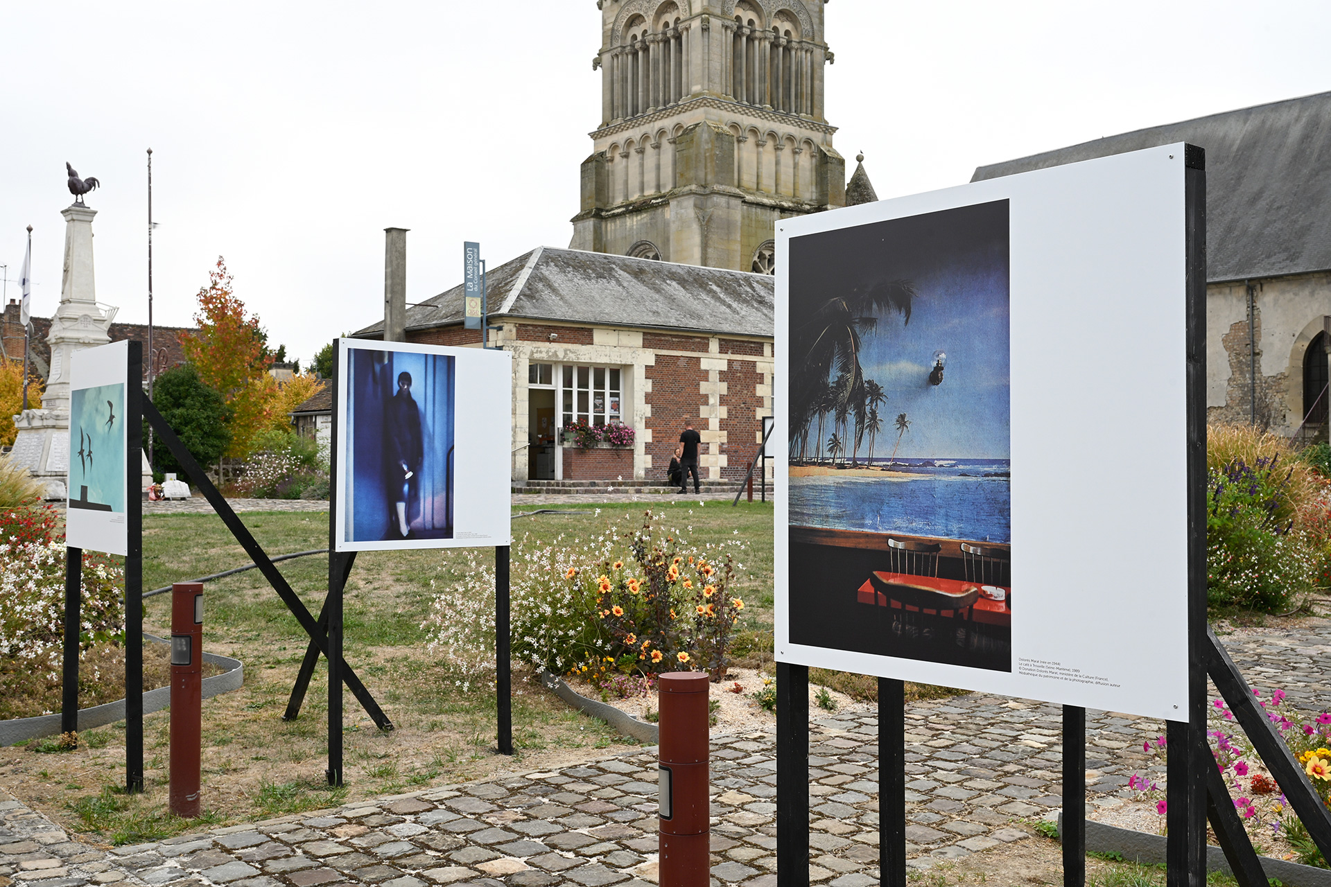 Panneaux de l'exposition Dolorès Marat à La Neuville-en-Hez