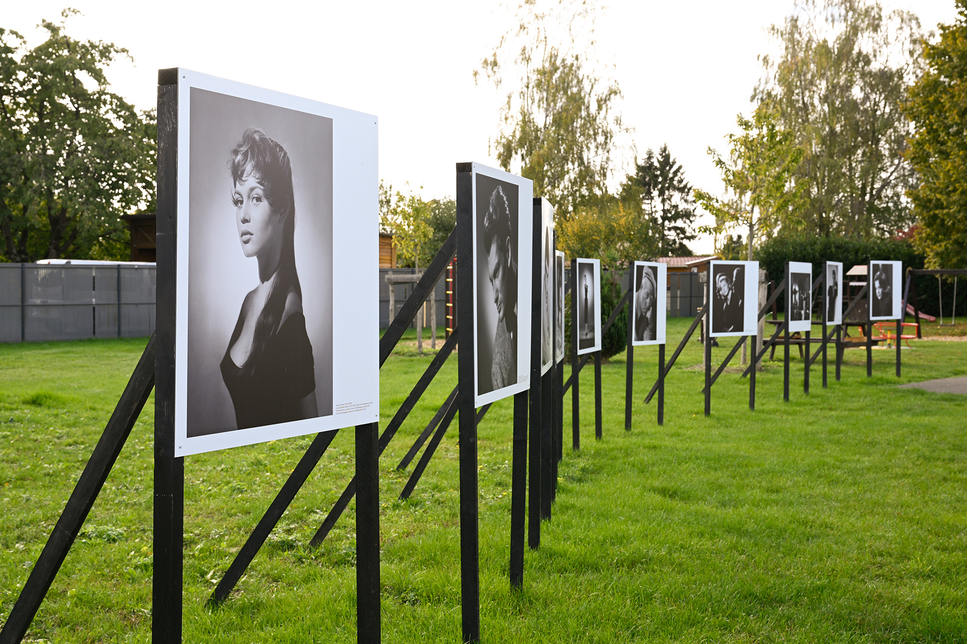 Panneaux de l'exposition Harcourt à Guignecourt