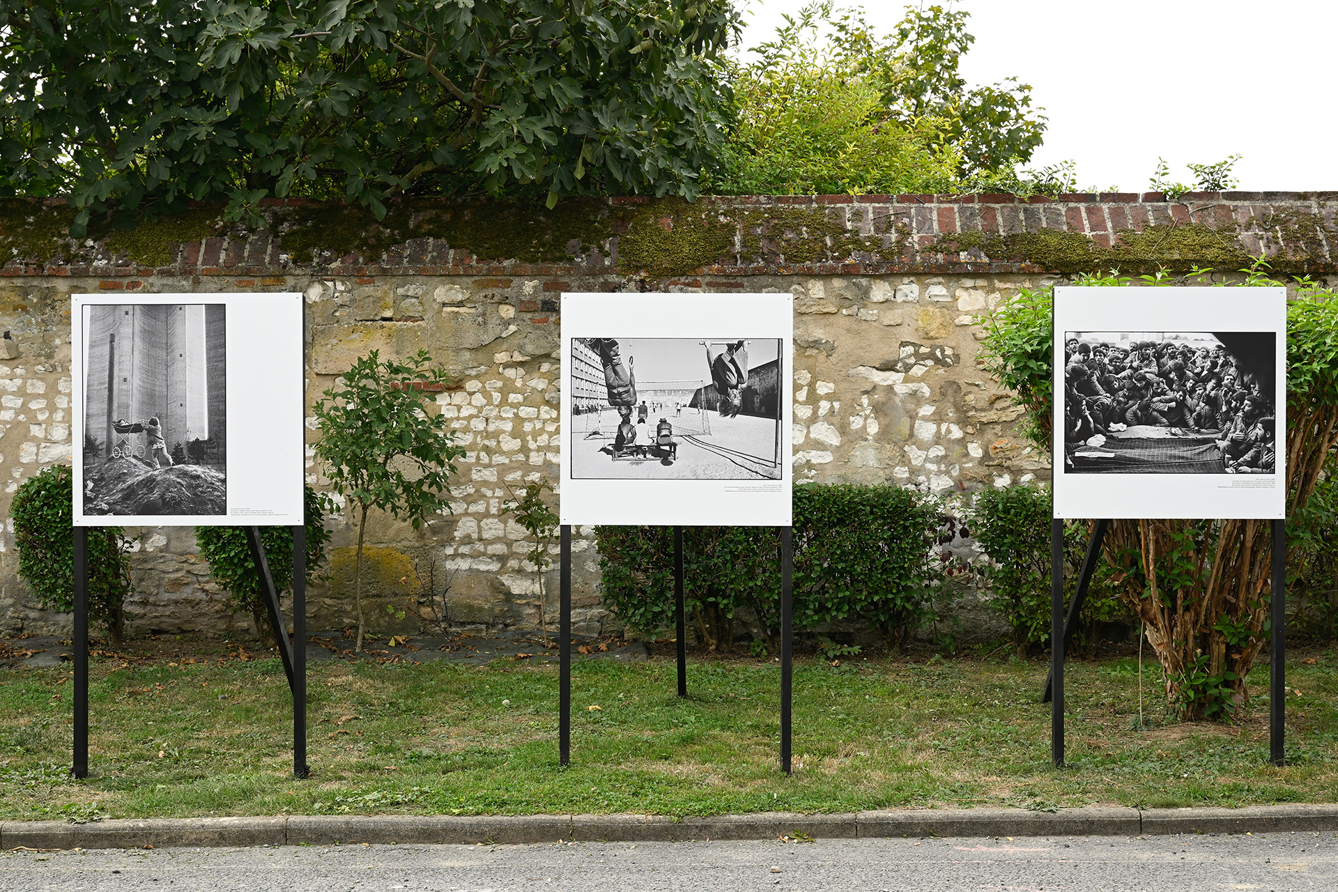 Panneaux de l'exposition Jean Gaumy à Étouy