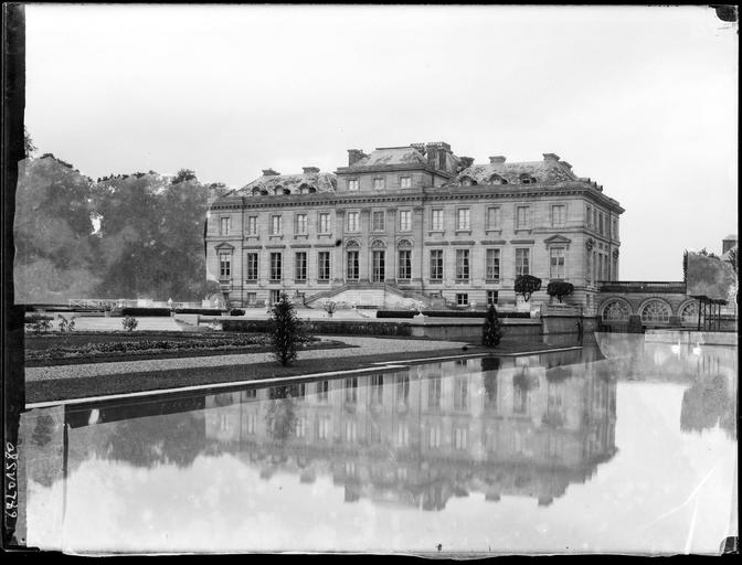 Gustave-William Lemaire, Façade sur jardin, pièce d'eau au premier plan, château du Marais, 1900-1920