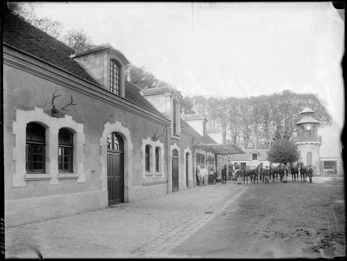 Gustave-William Lemaire, Ecuries : chevaux et palefreniers, château de Beauvoir, 1900-1920