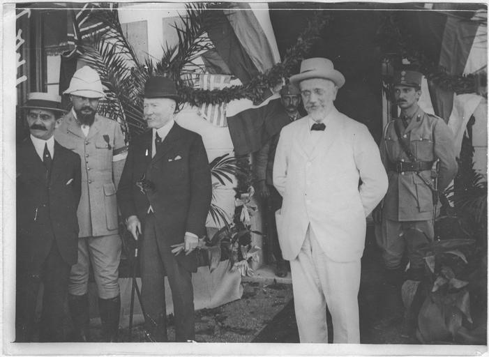 Opérateur K, Voyage du général Sarrail à Athènes (4 juillet 1917). Messieurs Jonnart et Venizélos attendant le général