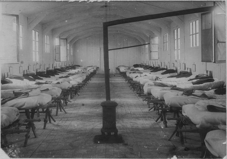 Paul Dubray (opérateur T), Les hôpitaux du camp retranché de Salonique (1918). Salle des entrants
