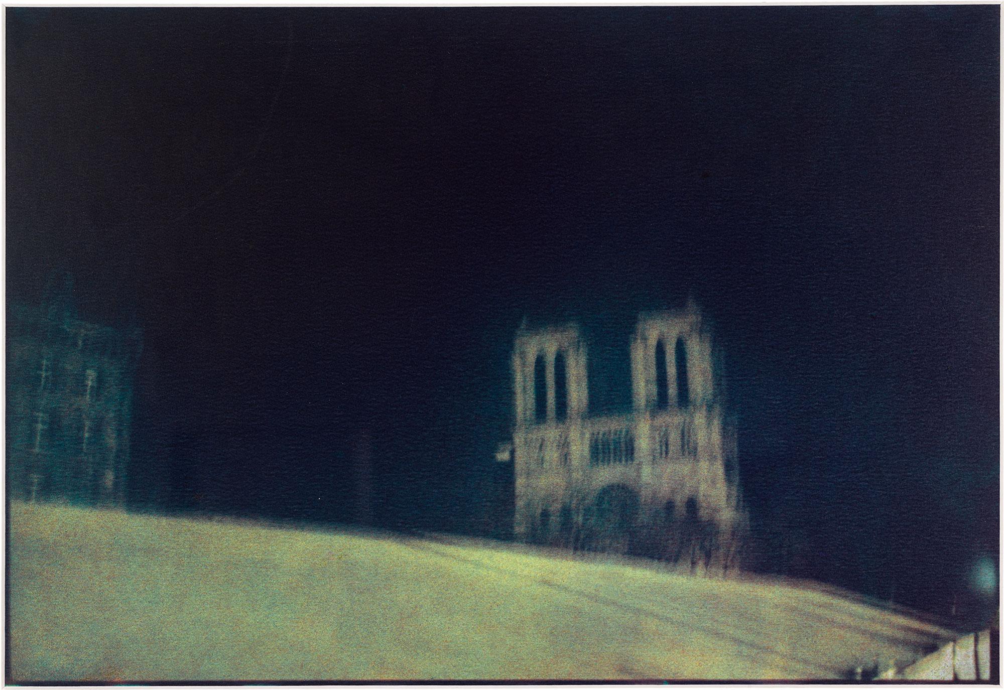 Dolorès Marat, Notre-Dame, Paris, 1990, 3h, tirage couleur, procédé Fresson