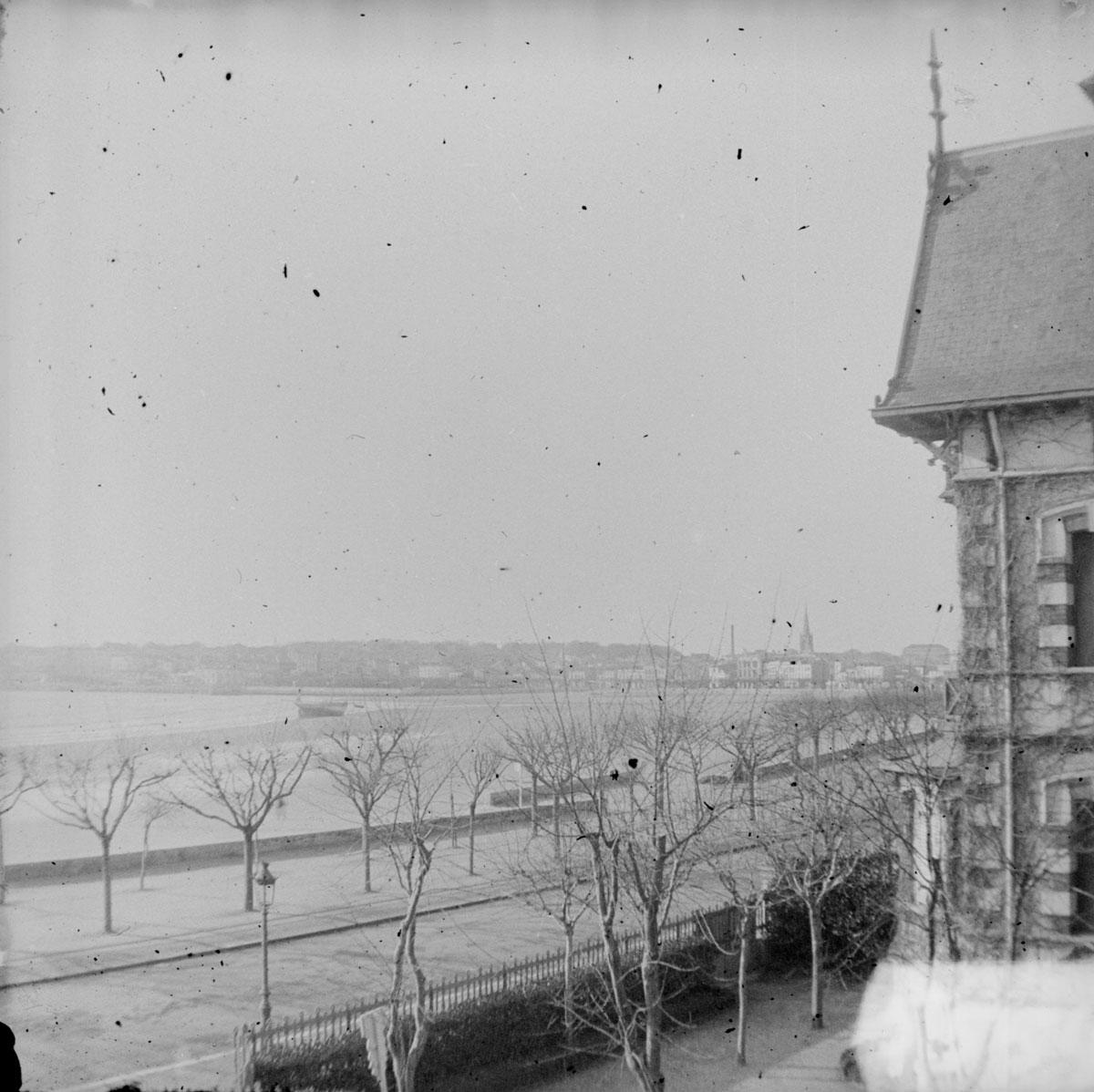 Renée Desclée, Plage de la Grande Conche, Royan (France), 1915