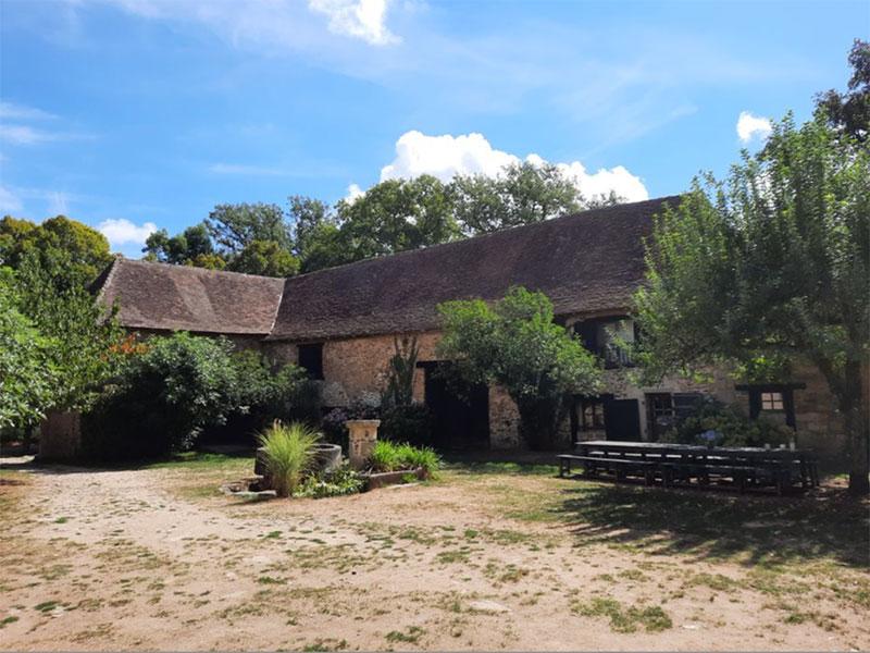 Christophe Bourel le Guilloux, Communs sud-est, vue partielle du château de Vicq, Vicq-sur-Breuilh (Haute-Vienne), 2022. © Ministère de la Culture (France), Médiathèque du patrimoine et de la photographie, diffusion GrandPalaisRmn Photo