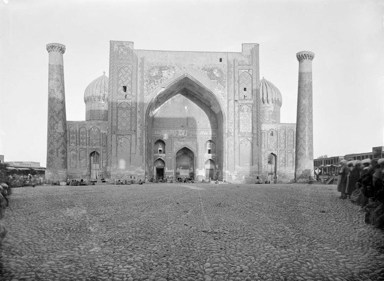 Paul Nadar, Place du Registan, medersa Chir-Dor,  Ouzbékistan ; Province de Samarcande ; Samarcande, 1890