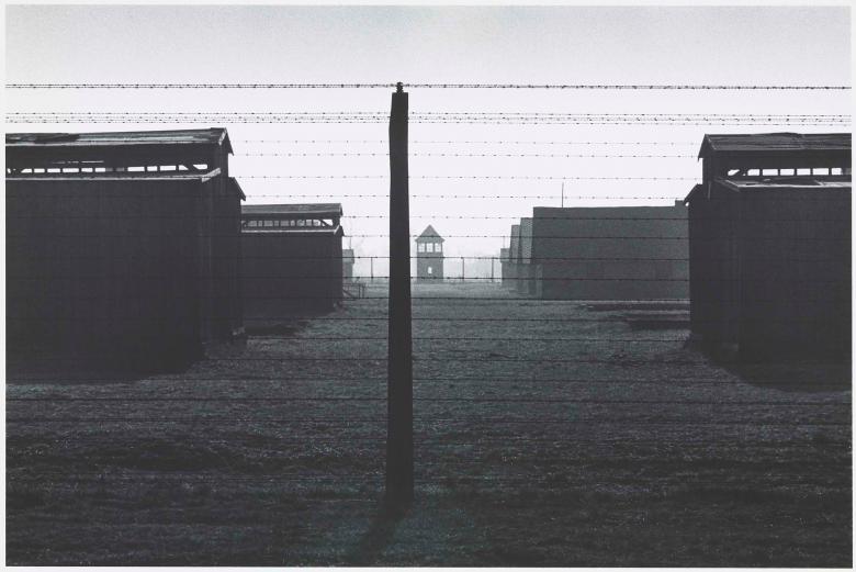 Michael Kenna, Women's camp, study 2, Birkenau, Poland, 1989 ; [Camp de femmes, étude n°2, Birkenau] Pologne, 1989