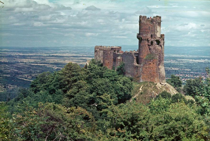 Jacques Pierre, Ruine du château de Tournoël, Volvic, 1966  © Ministère de la Culture (France), MPP, diff RMN-GP