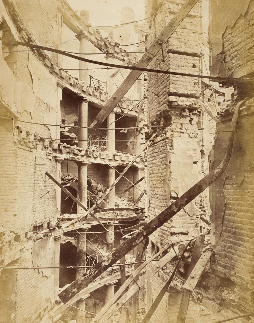 THÉÂTRE : ESCALIER APRÈS LES BOMBARDEMENTS, STRASBOURG, 1871
