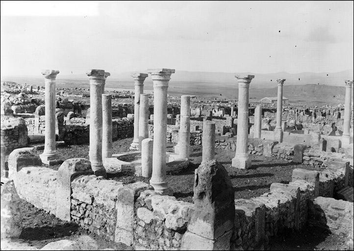 Albert Ballu, Timgad, Baptistère de la basilique construite sur une voie, baptistère, bassin, colonnes, 1908
