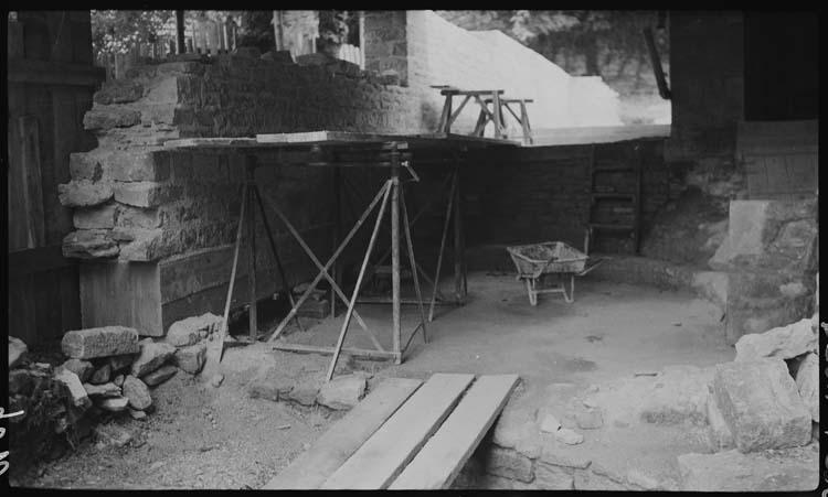 Georges Jouven, Ancienne abbatiale Saint-Pierre de Flavigny : fouilles archéologiques, installation de chantier 