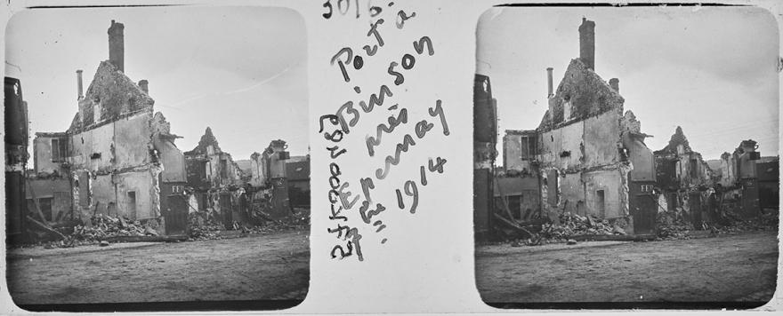 Mareuil-le-Port (Marne) bombardée, septembre 1914, positif stéréoscopique noir et blanc pour projection sur plaque de verre
