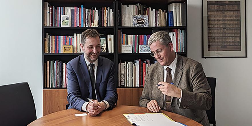 Albin Heuman (ATIGIP) et Gilles Désiré dit Gosset (MPP) signant la convention le 23 mars 2023 à Charenton-le-Pont © DR