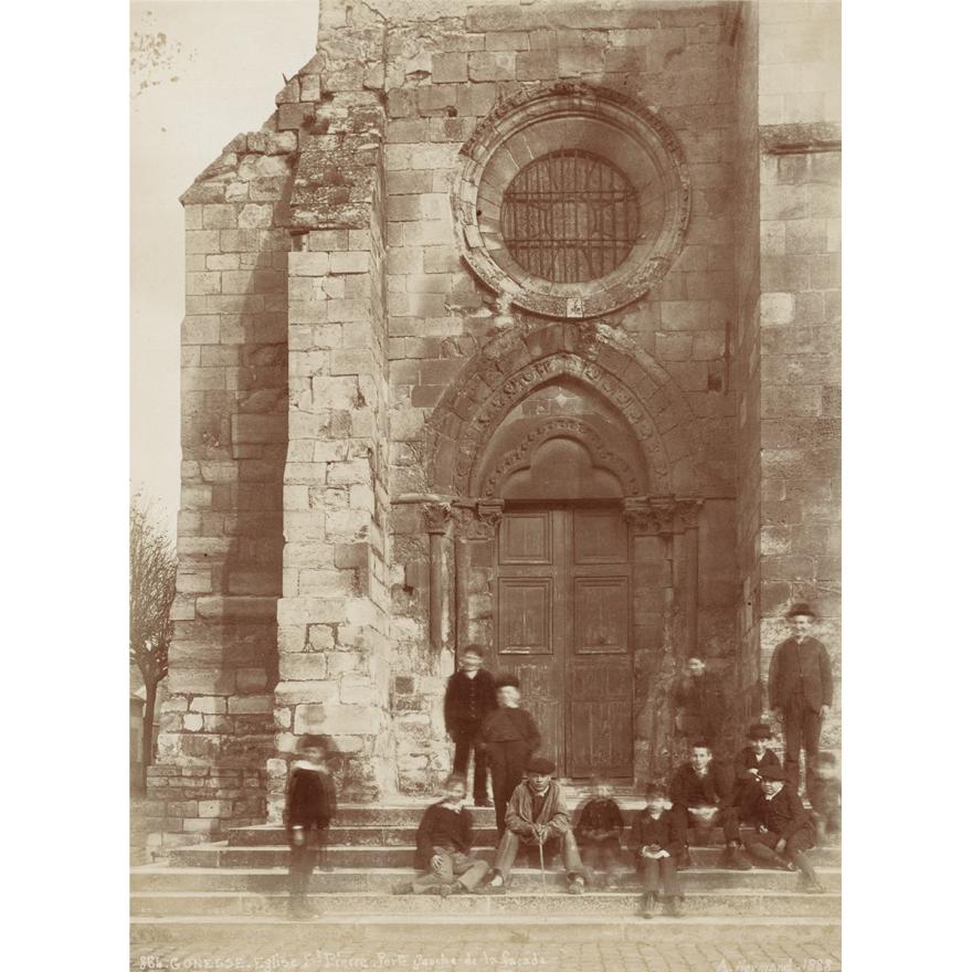 Alfred-Nicolas Normand, Façade ouest : groupez d'enfants devant la porte gauche de l'église Saint-Pierre-Saint-Paul, Gonesse (Val-d'Oise), 1888 © Ministère de la Culture (France), MPP, diff RMN-GP