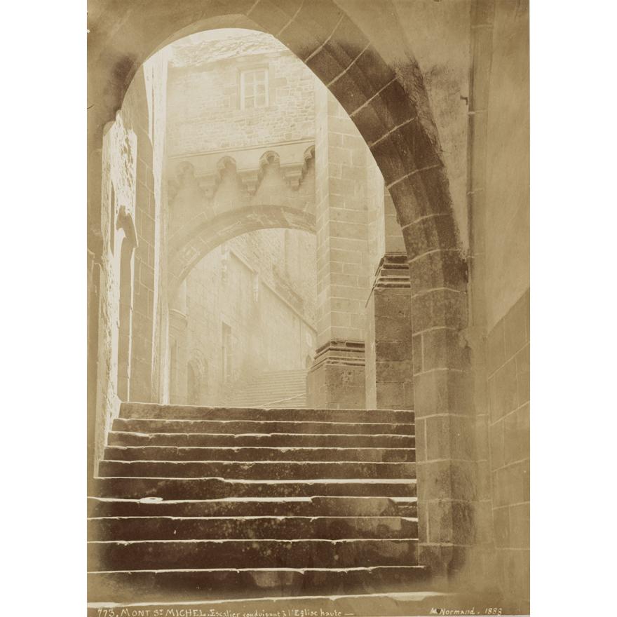 Alfred-Nicolas Normand, Passage couvert et escalier conduisant à l'abbaye, Le Mont-Saint-Michel (Manche), 1888 © Ministère de la Culture (France), MPP, diff RMN-GP