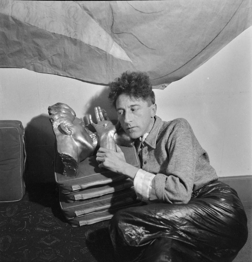 Jean Roubier, Jean Cocteau chez lui, 1933