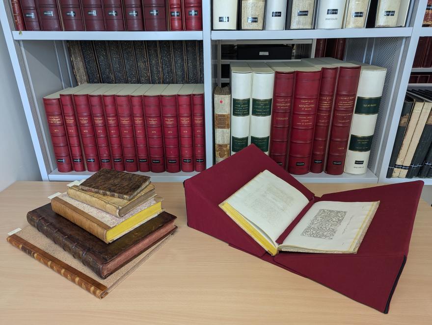 Quelques ouvrages précieux issus de la bibliothèque de Bernard Fonquernie, Charenton-le-Pont, 2024 © MPP