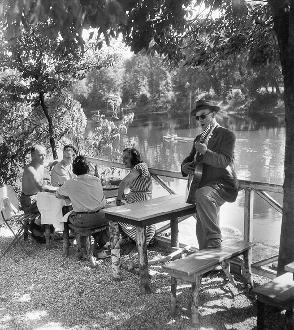 Willy Ronis, La guinguette Beau-Rivage à Champigny-sur-Marne (Val-de-Marne), 1947 