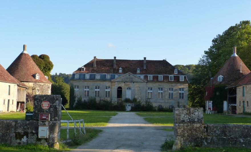 Sabine Caumont, Ensemble nord-ouest du château de Melville, Saint-Martin-lès-Langres (Haute-Marne), 2021. © Ministère de la Culture (France), Médiathèque du patrimoine et de la photographie, diffusion GrandPalaisRmn Photo