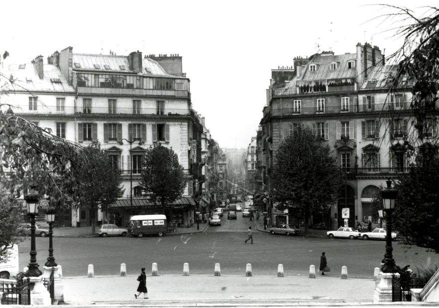 G. Charon, Grande perspective sud face à l'église Saint-Vincent-de-Paul, Paris (10e arrondissement), 1975. © Ministère de la Culture (France), Médiathèque du patrimoine et de la photographie, Tous droits réservés