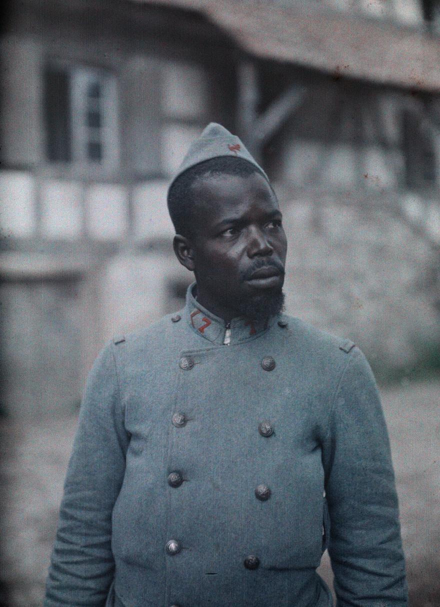 Portrait en buste d'un soldat en uniforme (Autochrome)