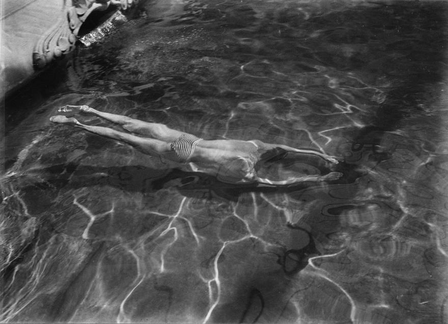 André Kertész, Nageur sous l'eau, Esztergom, (Hongrie), 1917
