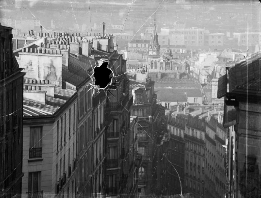 André Kertész, Plaque cassée, Paris, (France), 1929