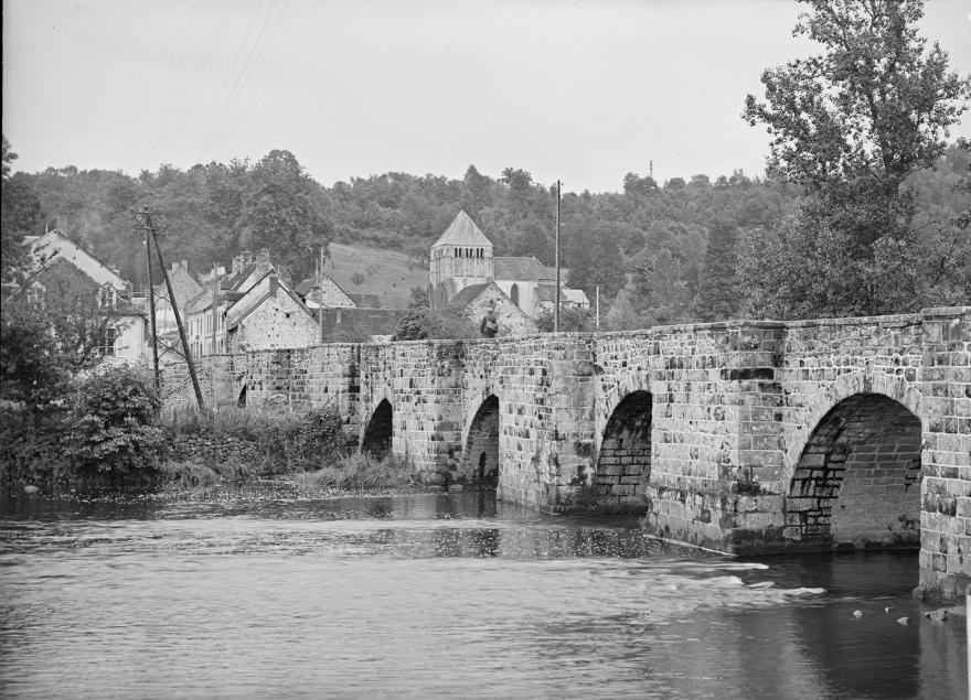 Abbé Bretocq, Pont ancien et église abbatiale, Moutier-d'Ahun, Creuse 