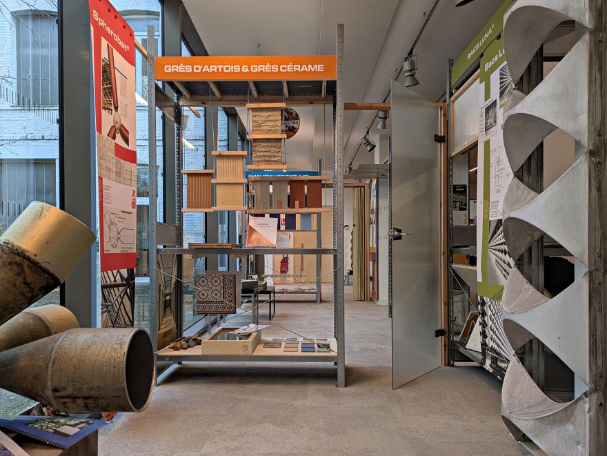 Exposition Matières à Penser, CAUE du Nord, Lille, 2025. Section Grès d’Artois®, grès cérame® et Bacs Luna®.