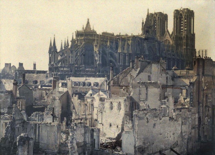 Paul Castelnau, Quartier de l'université : destructions au nord-est de la cathédrale, Reims (Marne), 1917 © Ministère de la Culture (France), Médiathèque du patrimoine et de la photographie, diffusion RMN-GP