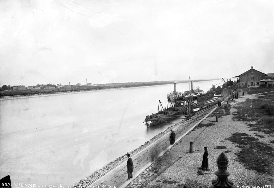 Media Name: nrm01480_1200.jpg