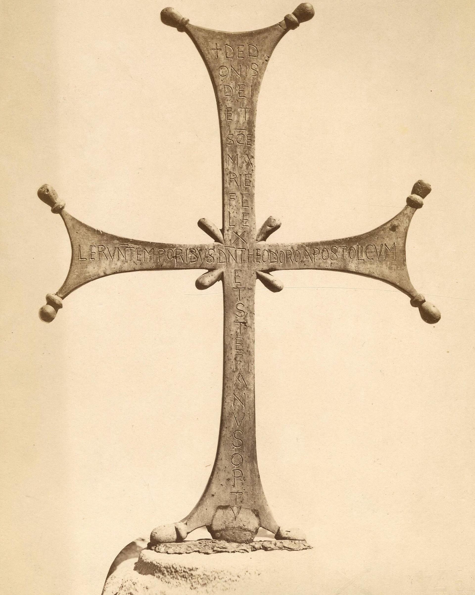 croix métallique