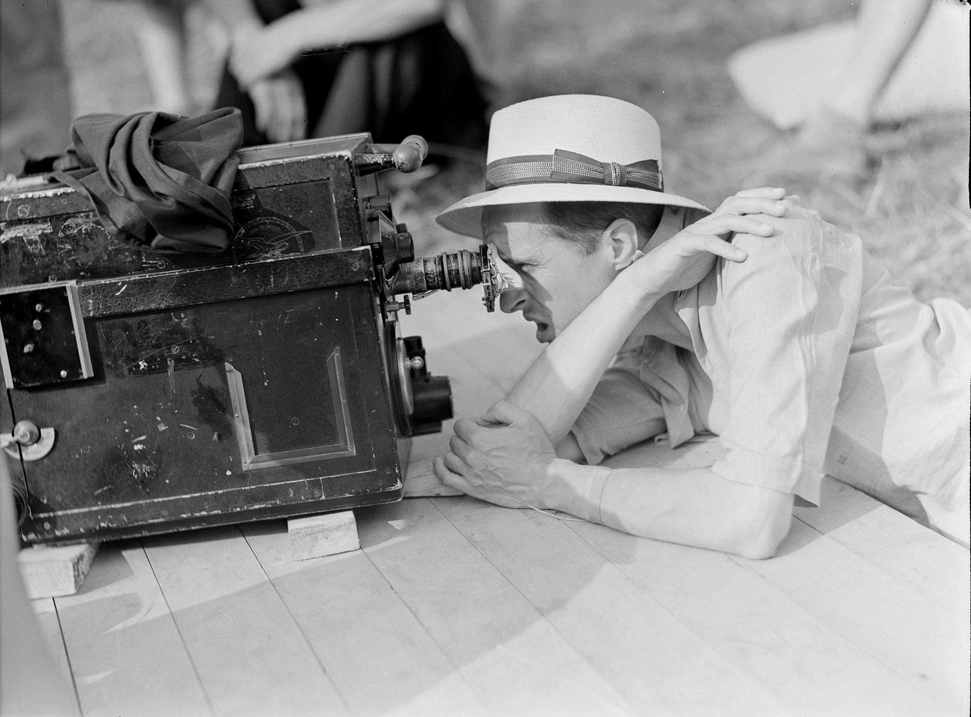 Sam Lévin, René Clair sur le tournage de son film Air pur, 1938