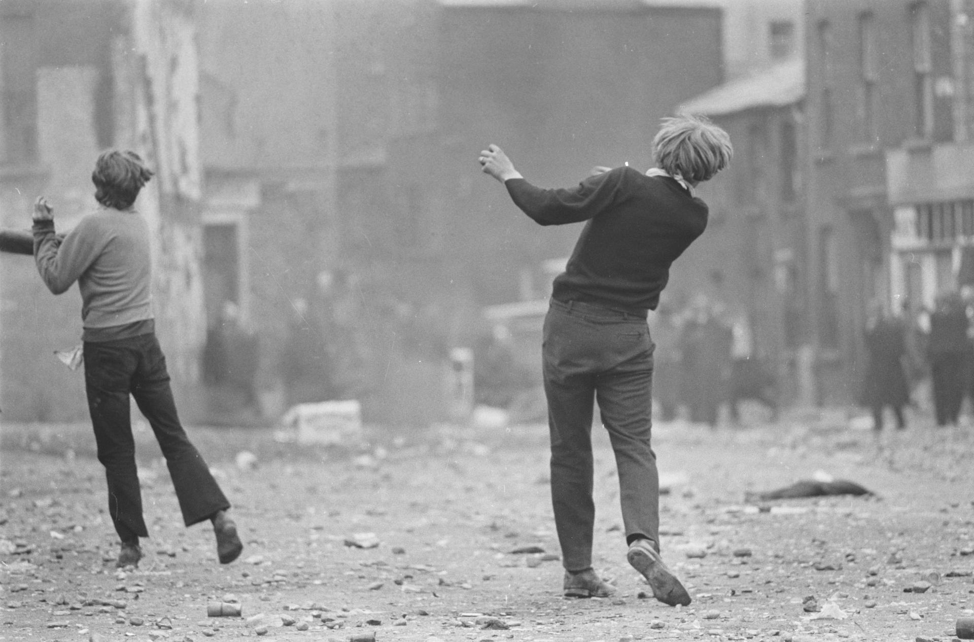 Gilles Caron, Manifestations anticatholiques, Londonderry, Irlande du Nord, 1969
