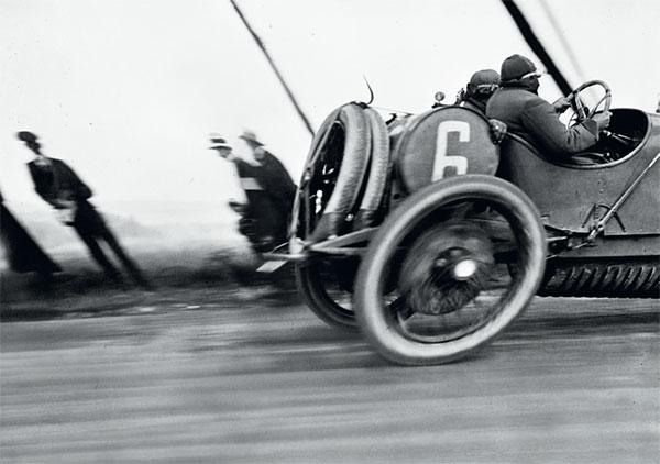 Jacques-Henri Lartigue, L'Automobile déformée, 1913 © Donation Jacques-Henri Lartigue, ministère de la Culture (France), MPP-AAJHL